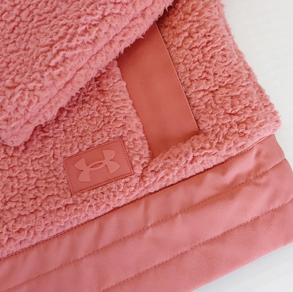 Under Armour Size XSmall Deco Rose Legacy Sherpa Full Zip Jacket-New With Tags - Picture 6 of 7